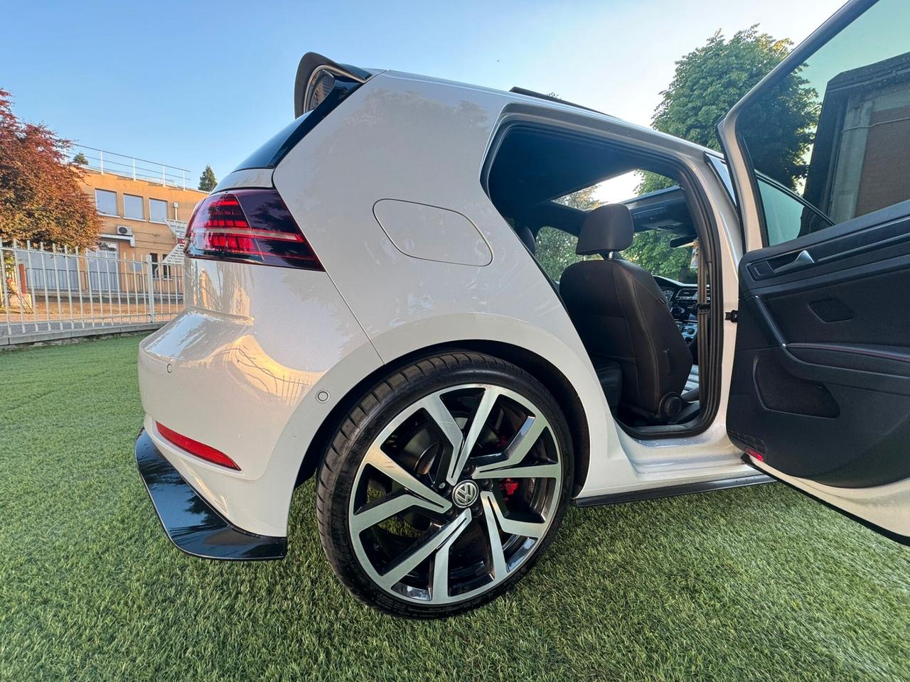 Volkswagen Golf GTI Golf 2.0 TSI GTI
