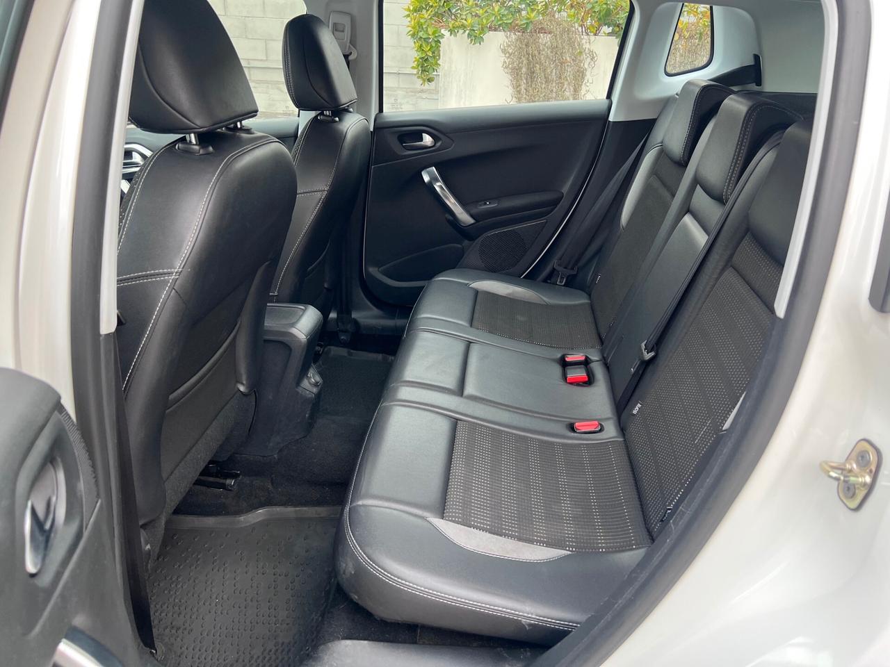 Peugeot 2008 1.6 e-hdi 92cv 8v Allure NAVI/PELLE/17; PERFETTA!