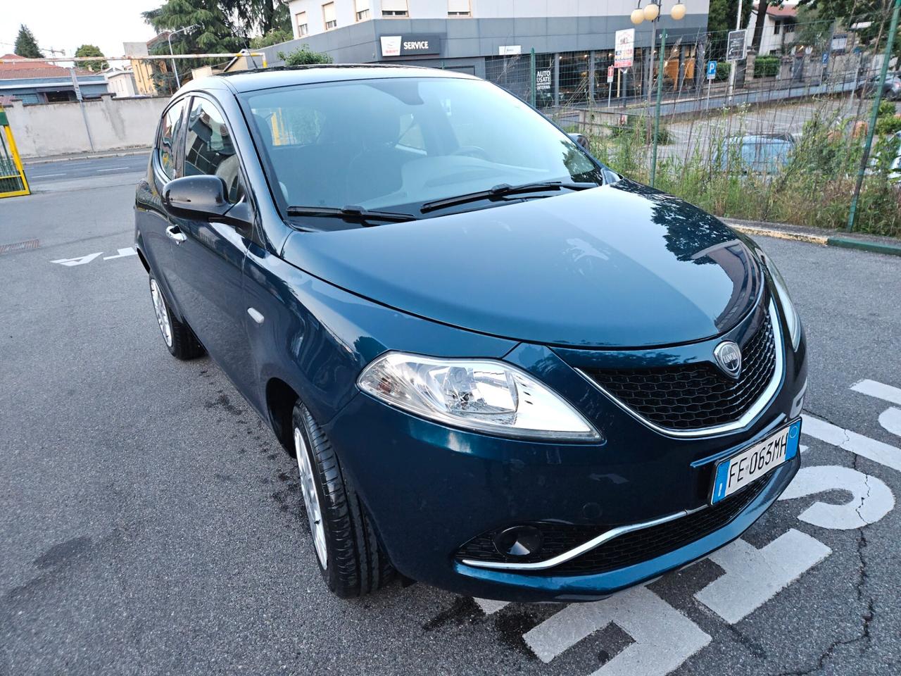 Lancia Ypsilon 0.9 TwinAir 85 CV 5 porte Metano Ecochic Platinum