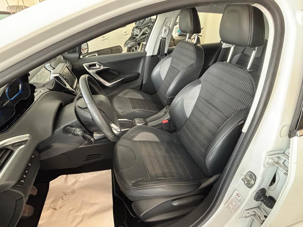 Peugeot 2008 1.6 e-HDi 115 CV Stop&Start Allure