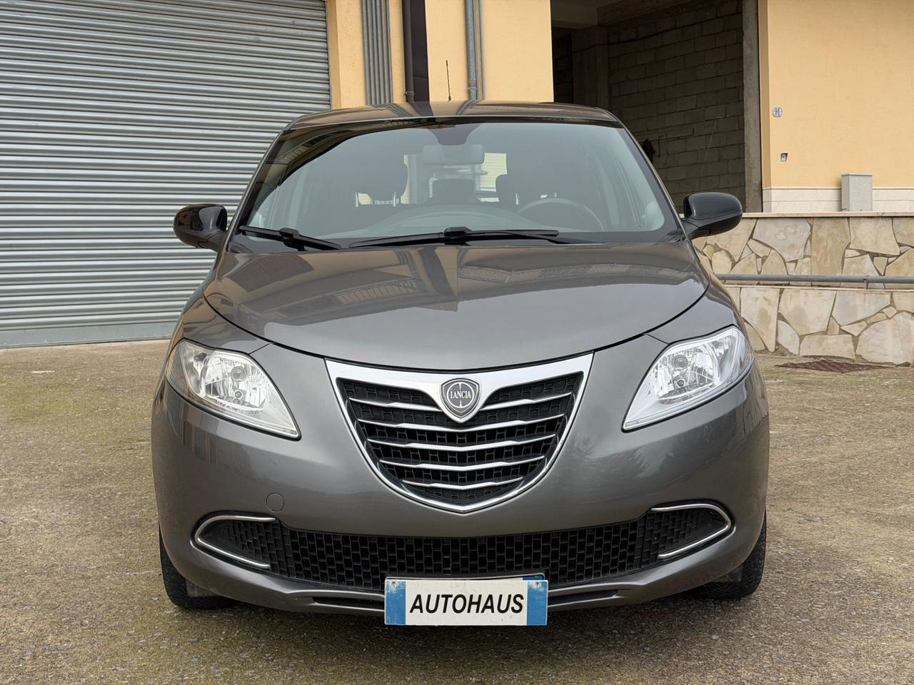 Lancia Ypsilon 1.2 69 CV 5 porte NEOPATENTATI