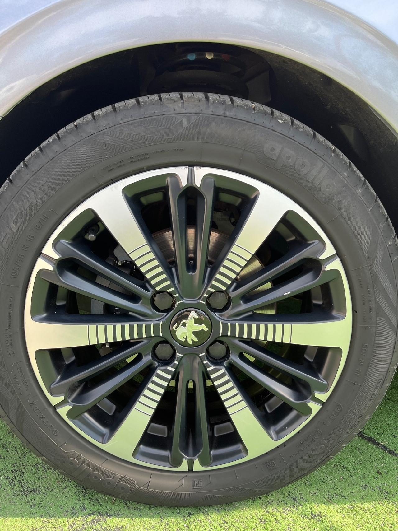 Peugeot 208 PureTech 82 Stop&Start Signature