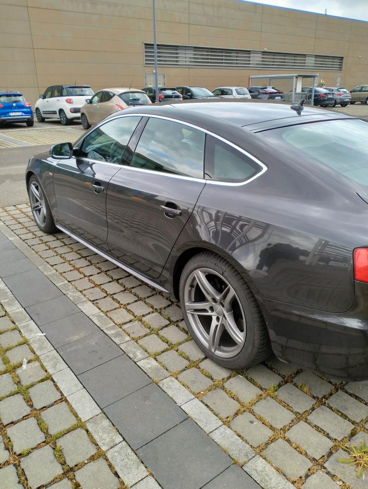 Audi A5 4x4 190 cv 5 porte S line full optional-autom-completamente tagliandata-140000 km-unico proprietario