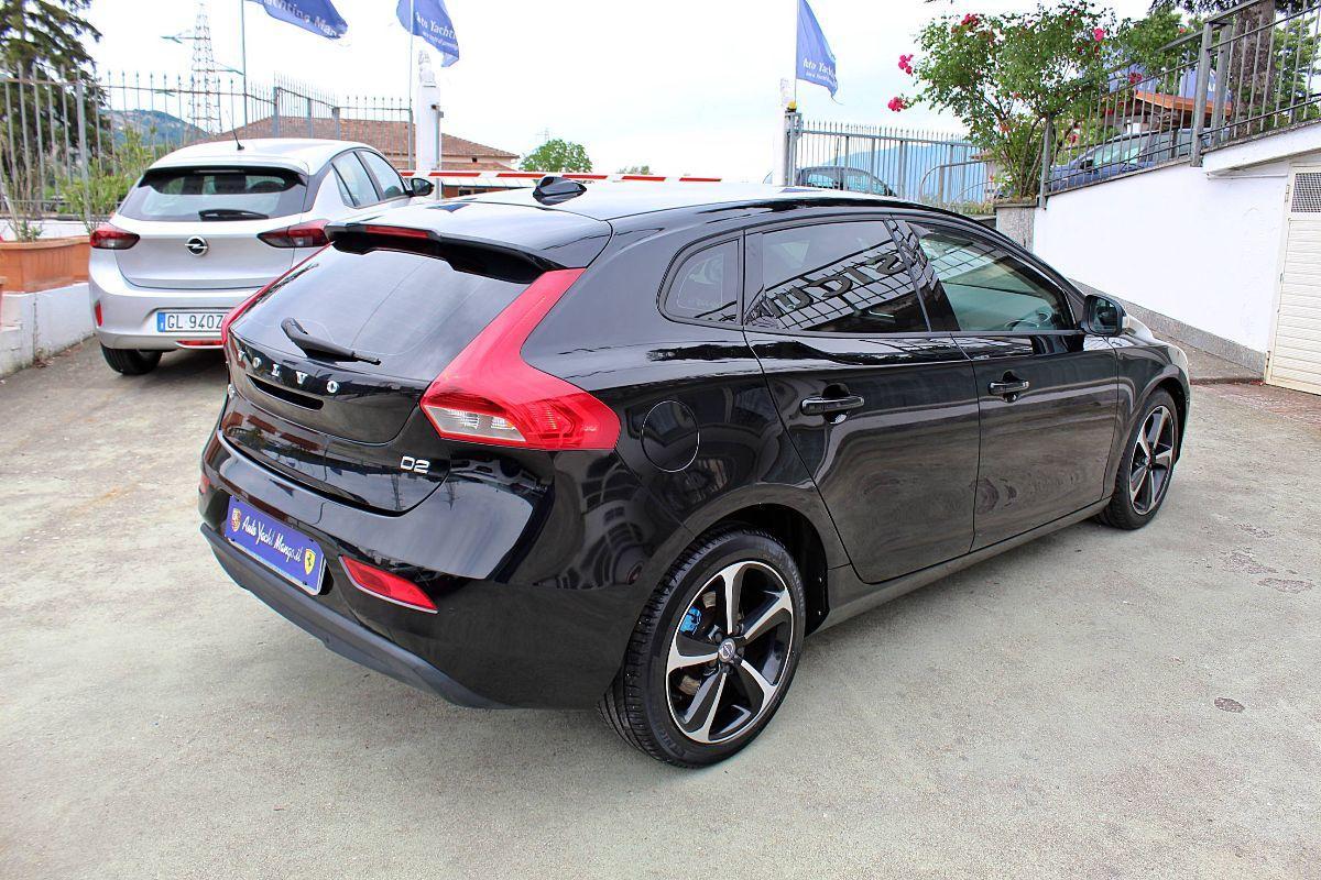 VOLVO - V40 - D2 R-design Kinetic