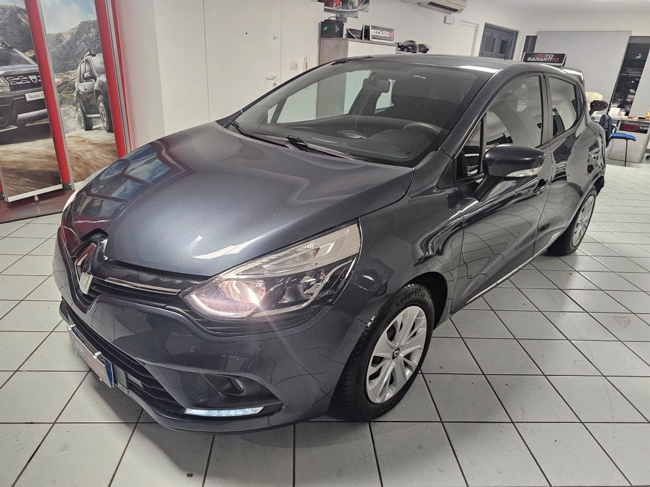 Renault Clio TCe 12V 75 CV 5 porte Moschino Intens