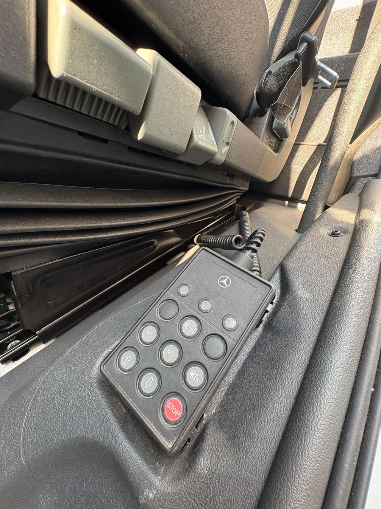 Mercedes Benz ATEGO 818 telonato 2014 130.000km