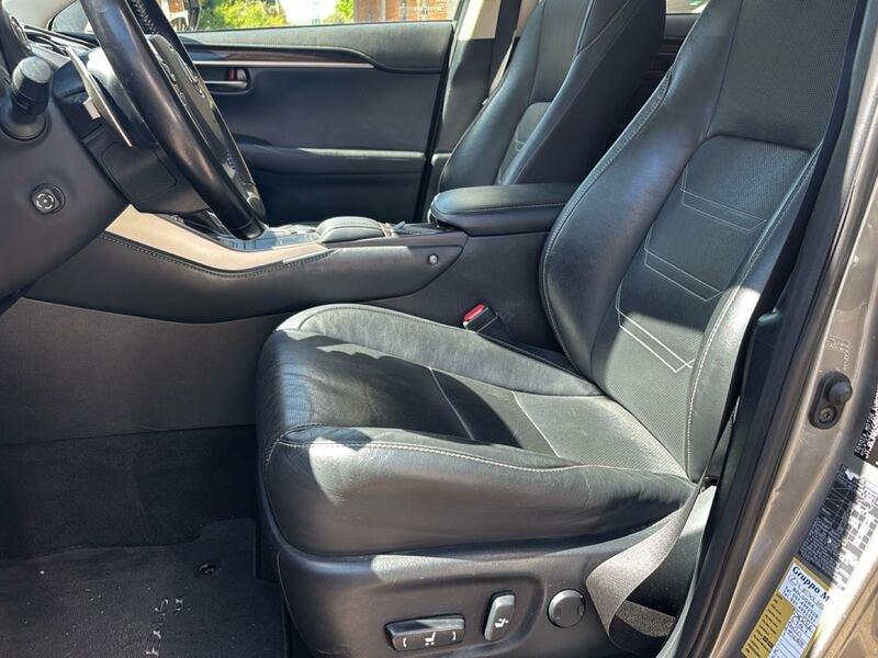 Lexus NX NX 300h 2.5 Luxury 4wd cvt