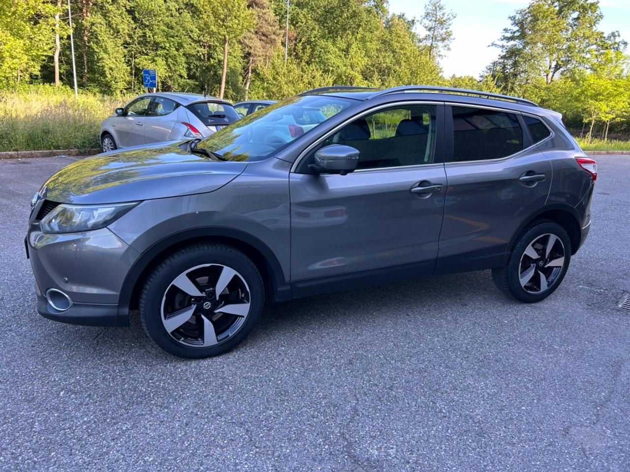 Nissan Qashqai 1.6 dCi 2WD Visia ( Cambio automatico )