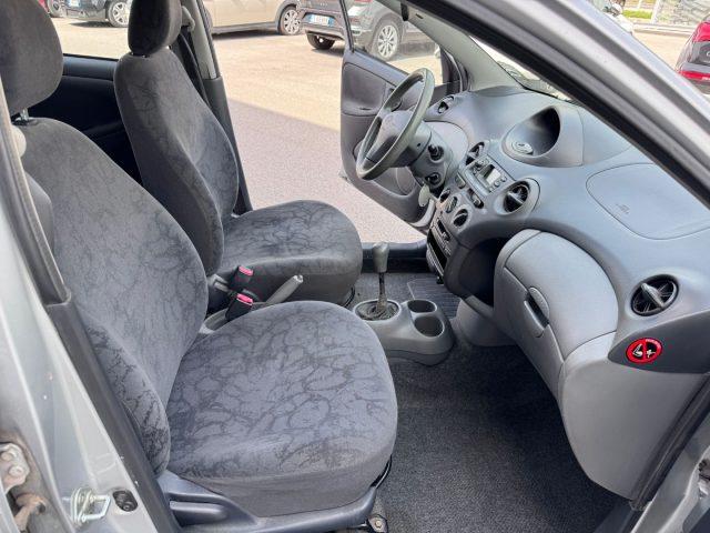 TOYOTA Yaris 1.0i 16V cat 5 porte OK neopatentati