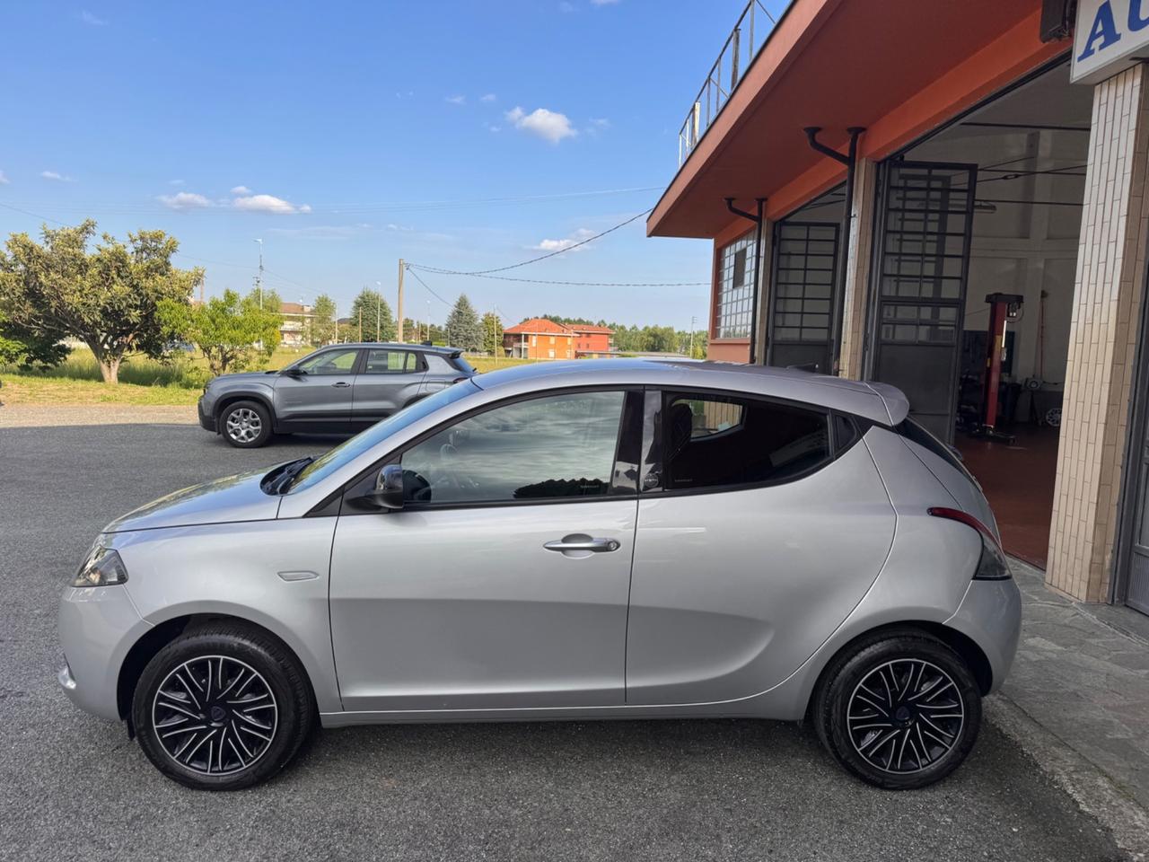 Lancia Ypsilon 1.0 Hybrid Gold