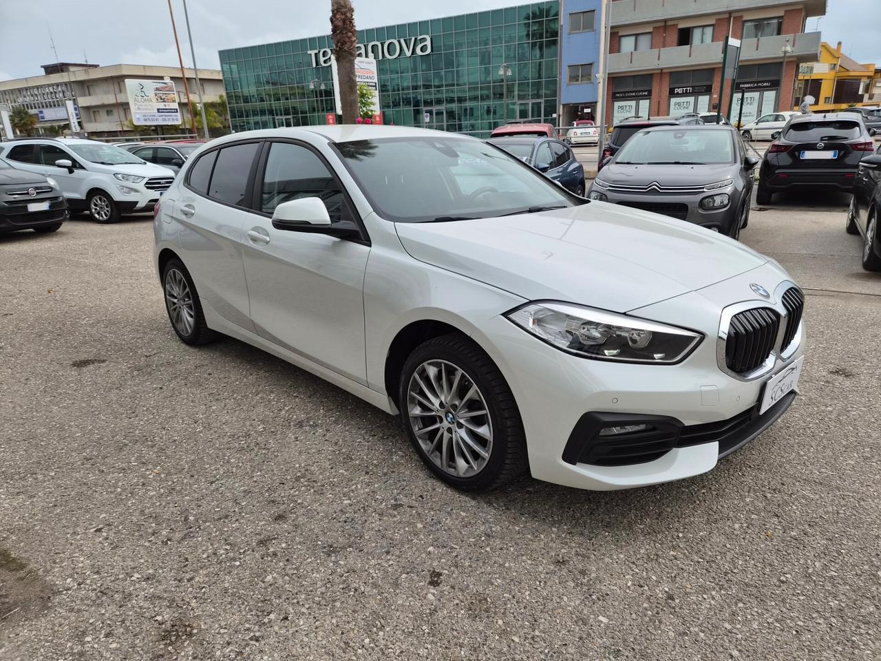 Bmw 116 116d 5p. Business Advantage