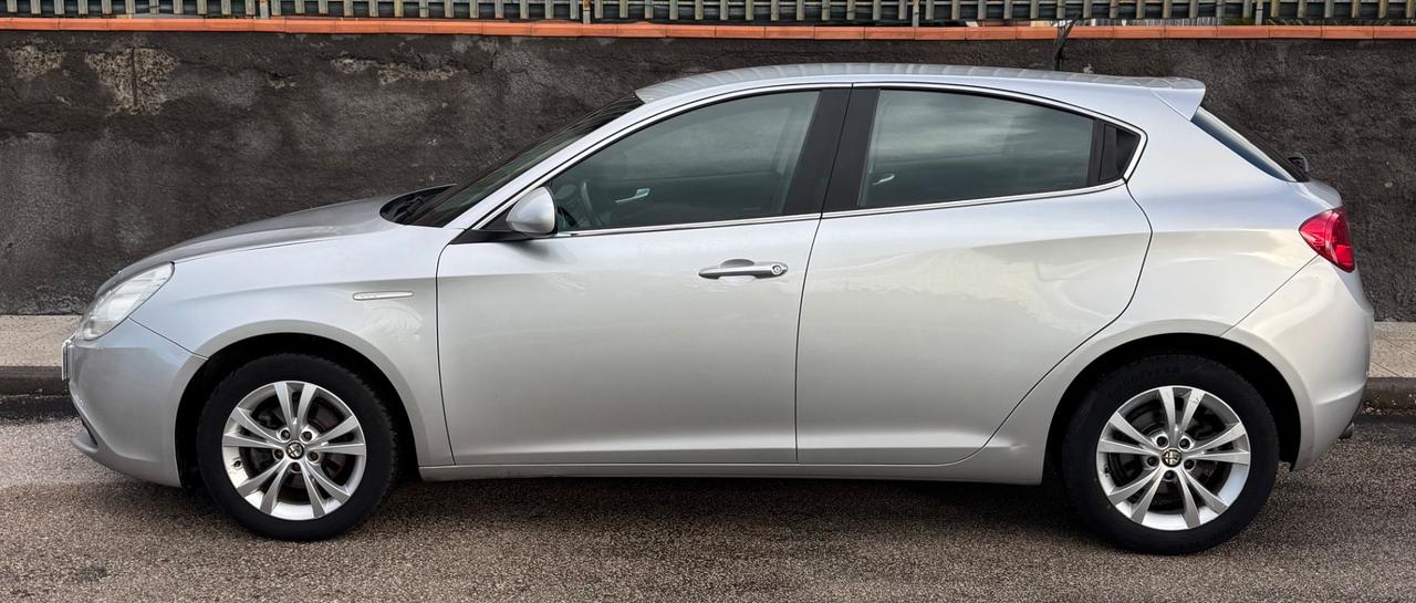 Alfa Romeo Giulietta 1.6 multijet INTERNI IN PELLE