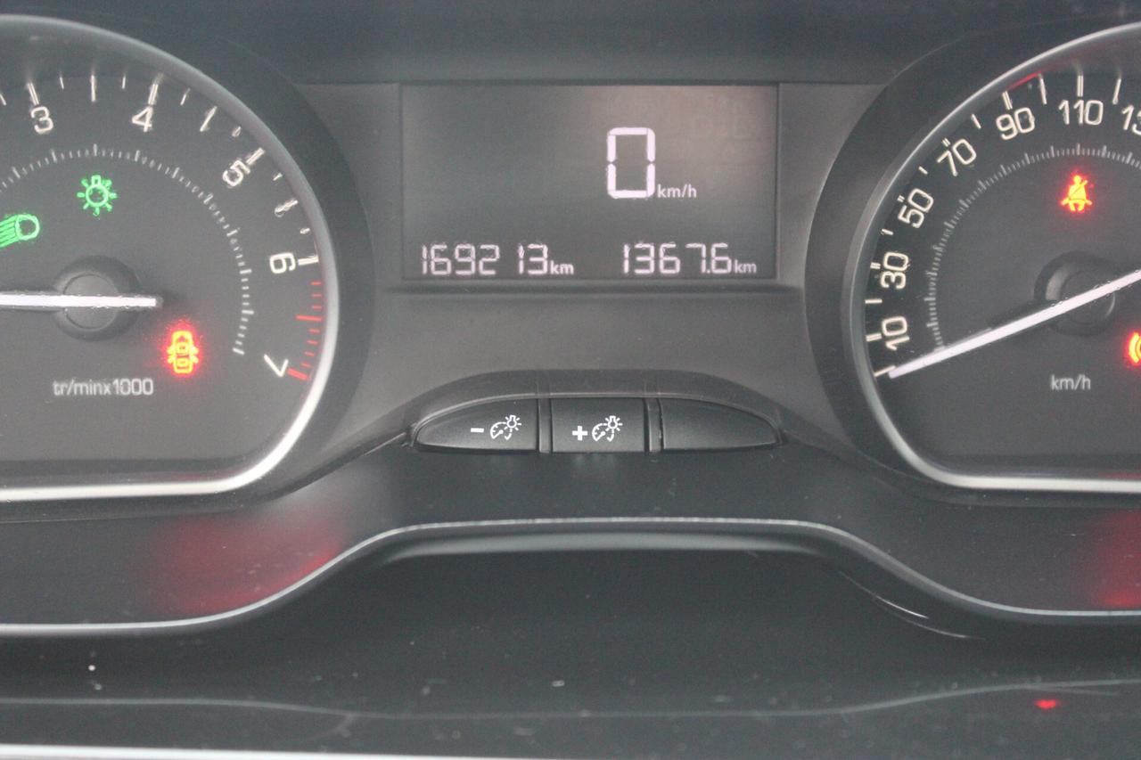 Peugeot 2008 PURE TECH 82 CV ALLURE