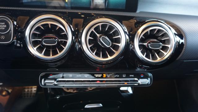 MERCEDES-BENZ CLA 200 d Automatic Shooting Brake Premium AMG Line
