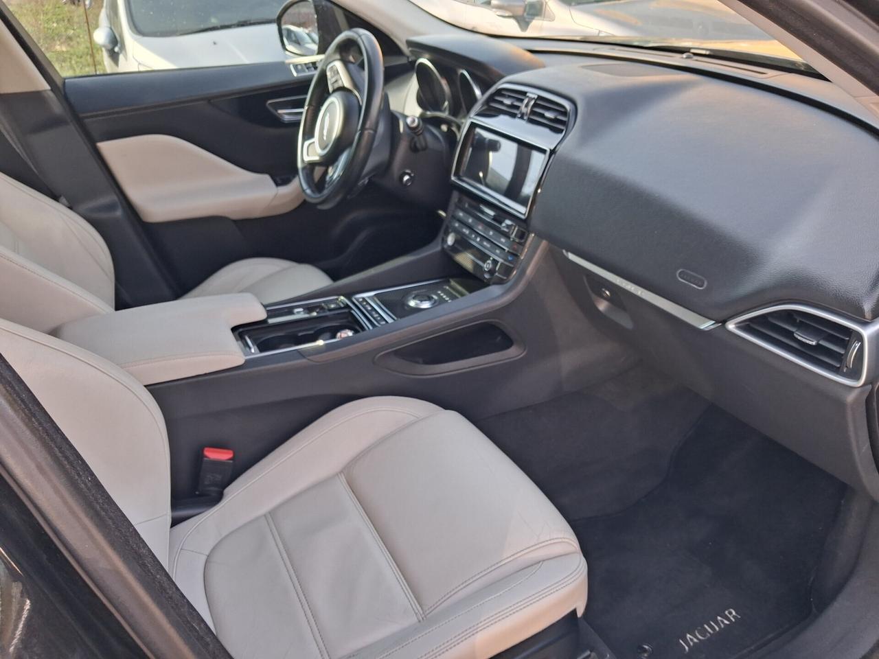 Jaguar F-Pace 2.0 D 180 CV R-Sport catena fatta tu