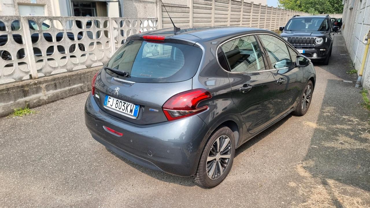 Peugeot 208 PureTech 82 5p. GPL Allure