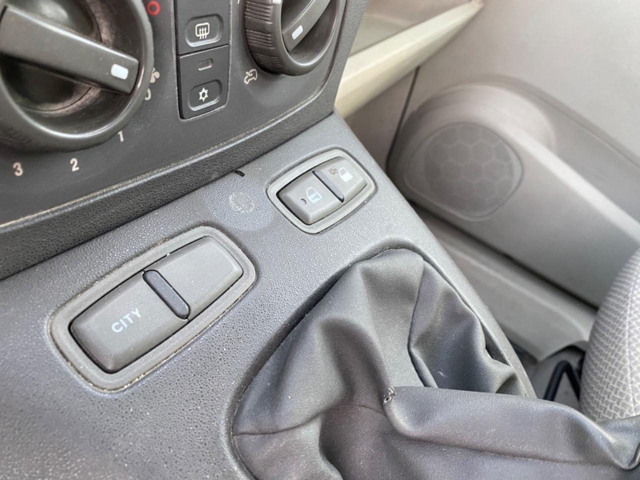 Fiat Idea 1.3 Multijet 16V Dynamic CLIMA2005