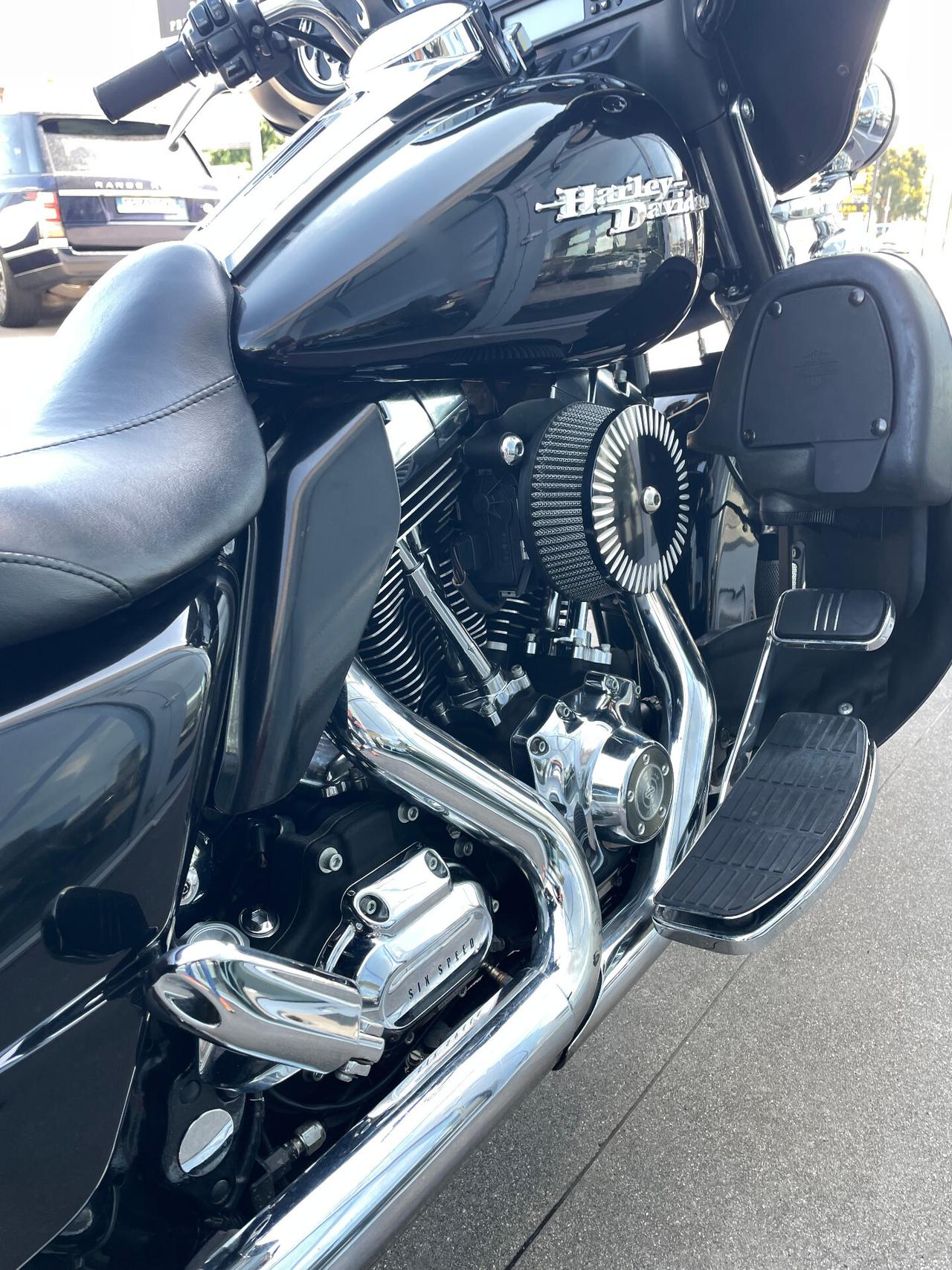 Harley-davidson Touring Street Glide Twin Cam 96 Six Speed con molti accessori sosp.Ohlins