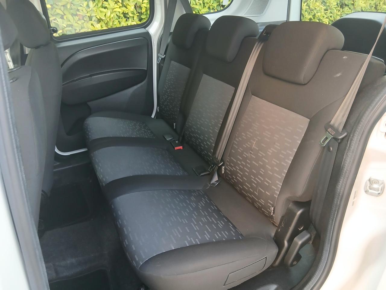 Opel Combo N1 5 posti GPL autocarro tua a € 164 mese