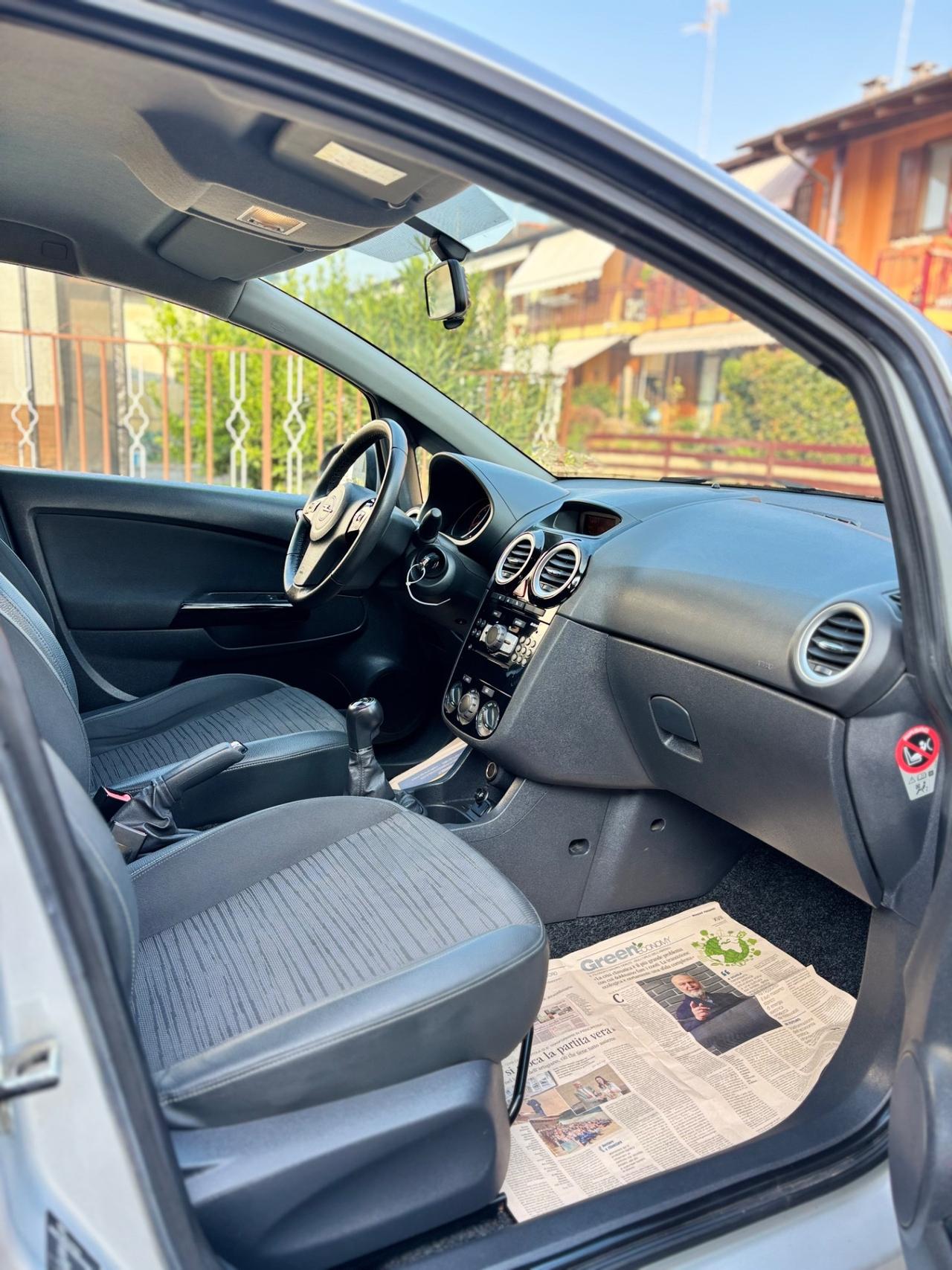 Opel Corsa 1.2 5 porte Sport
