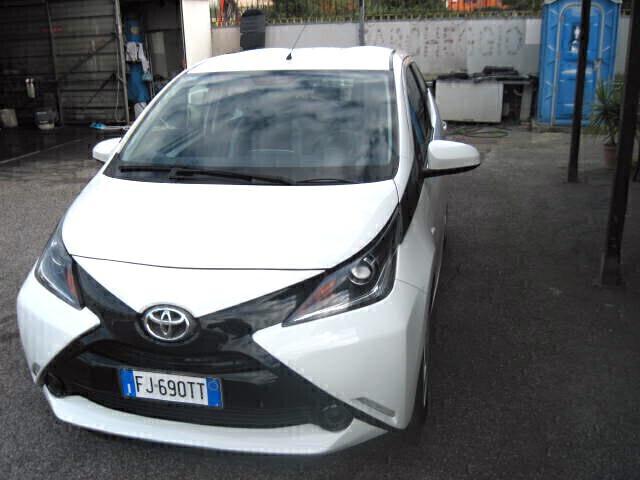 Toyota Aygo 1.0 VVT-i 69 CV 5 porte x-cool TSS FINANZIABILE NEOPATENTATI