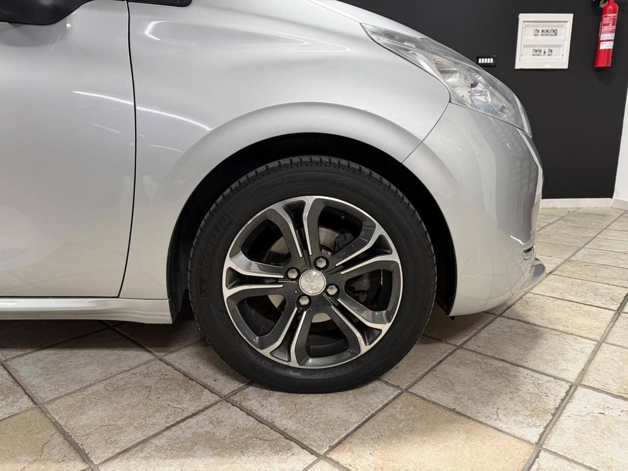 PEUGEOT 208 1.4 HDi (68) 5p Allure 2015