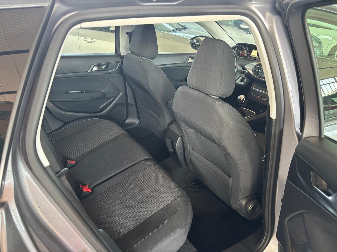 Peugeot 308 BlueHDi 130 S&S Business