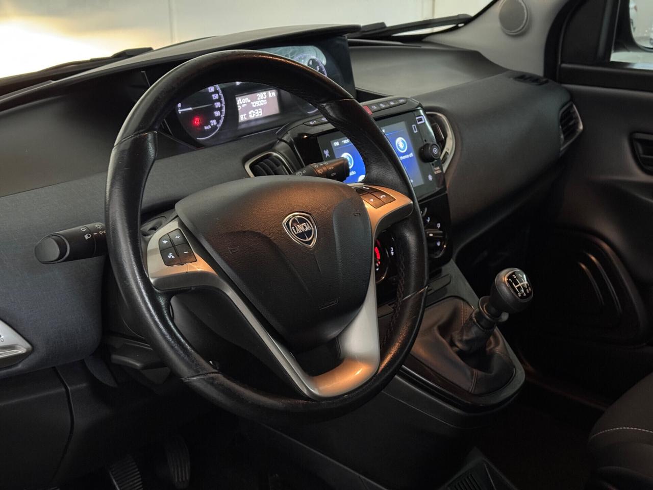 Lancia Ypsilon 1.0 FireFly 5 porte S&S Hybrid Gold