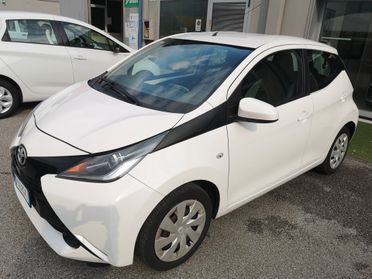 Toyota Aygo 1.0 VVT-i 69 CV 5 porte x-play MMT