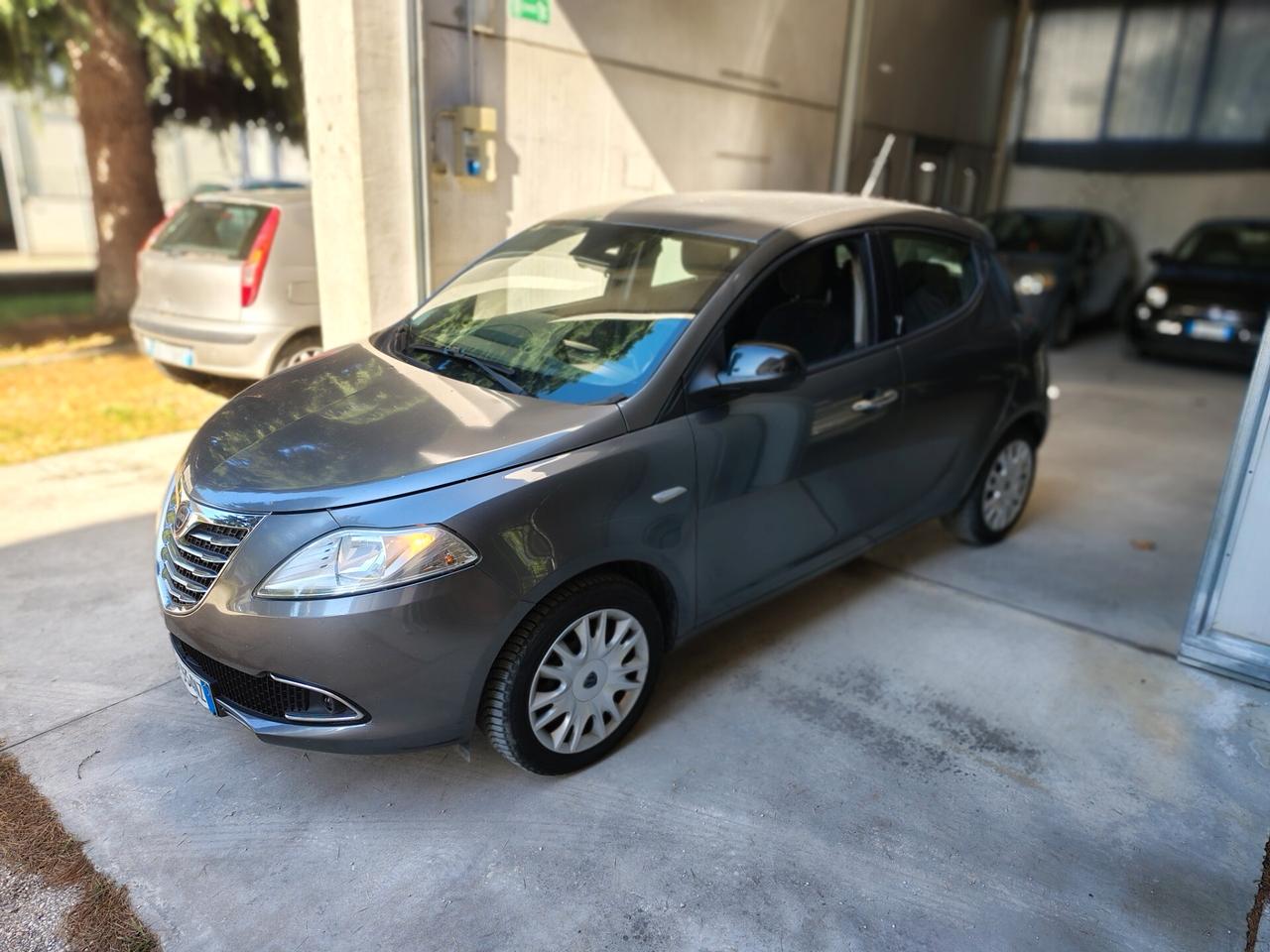 Lancia Ypsilon PLATINUM – Condizioni Eccellenti