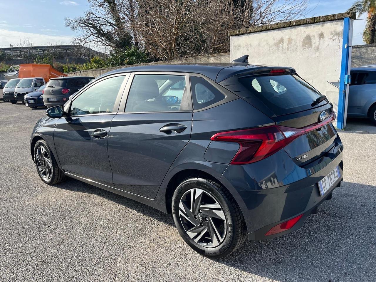 Hyundai i20-1.2 benz-full-2023