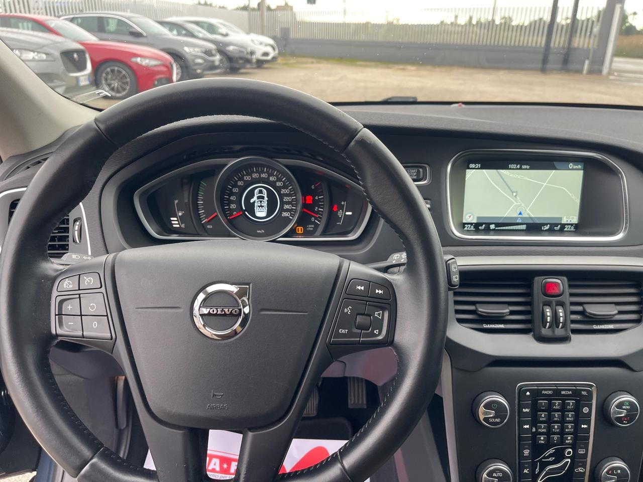 VOLVO V40 2.0D D2 120CV MANUALE FULL NAVI MY16