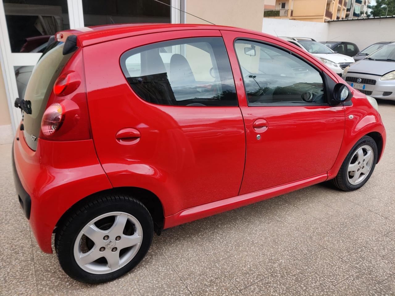 Peugeot 107 1.0 Benz 5 porte Automatica