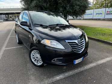 Lancia Ypsilon 0.9 TwinAir 85 CV 5 porte Metano Ecochic Silver