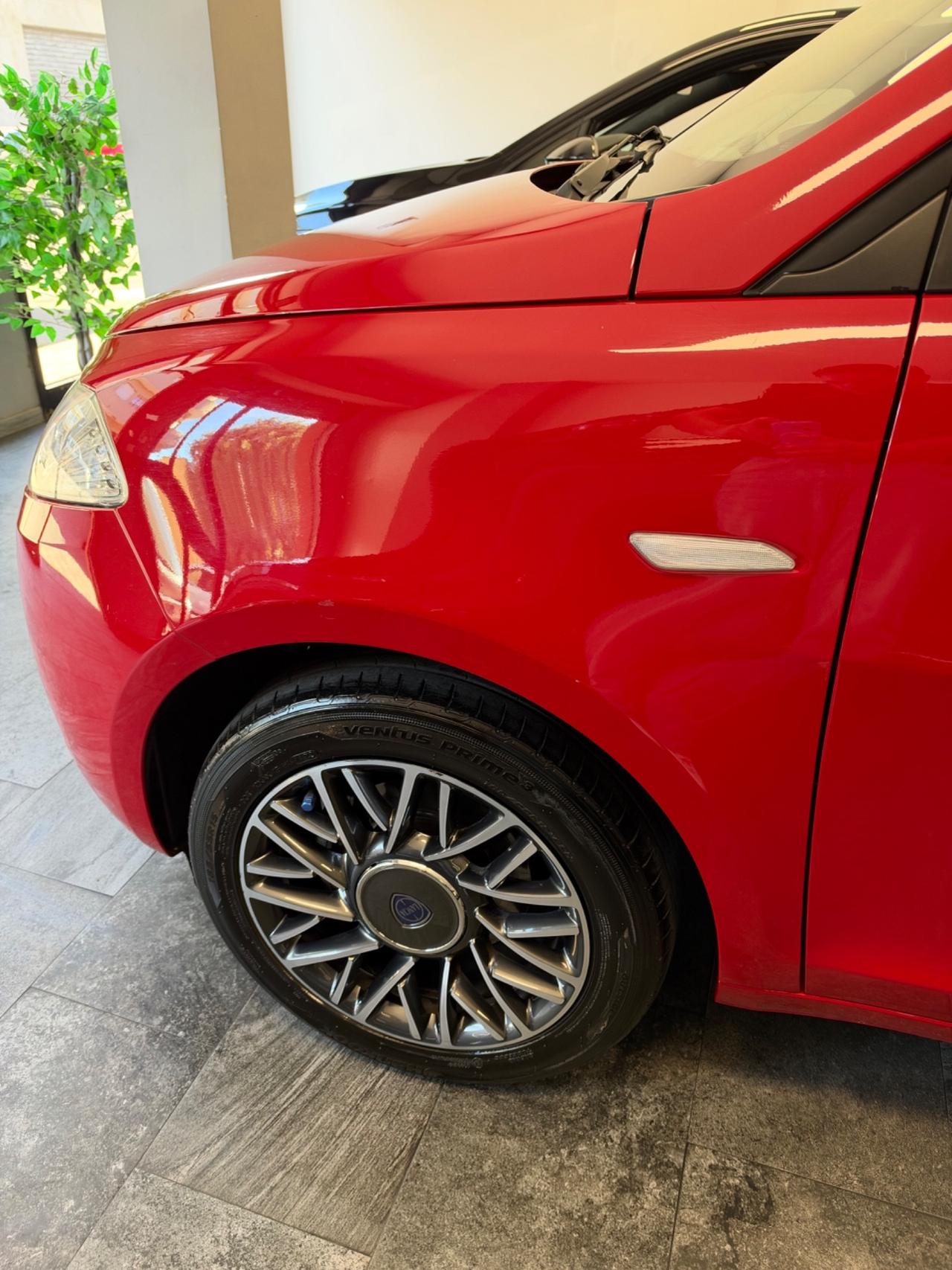 Lancia Ypsilon 1.3 MJT 95 CV Lounge