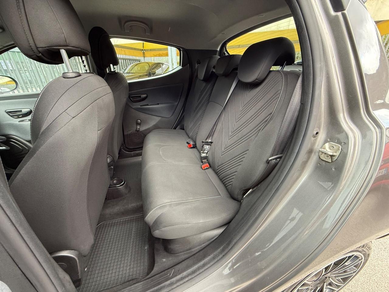 Lancia Ypsilon 1.0 FireFly S&S Hybrid Ecochic Gold