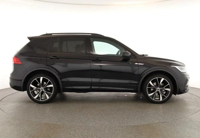 VOLKSWAGEN Tiguan 2.0 TDI 150cv DSG R-Line Tetto/Nav/Cam/20"