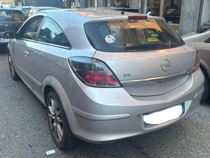 Opel Astra GTC 1.7 CDTI 120CV 3 porte Cosmo