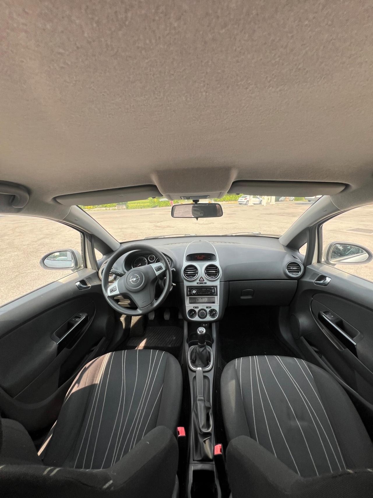 Opel Corsa 1.4 16V 5 porte Cosmo