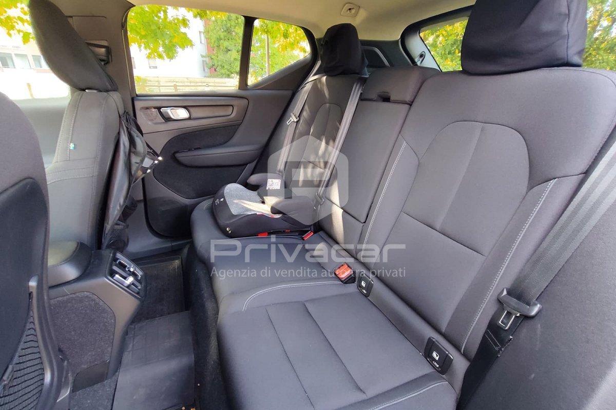 VOLVO XC40 B4 AWD Geartronic Momentum Pro