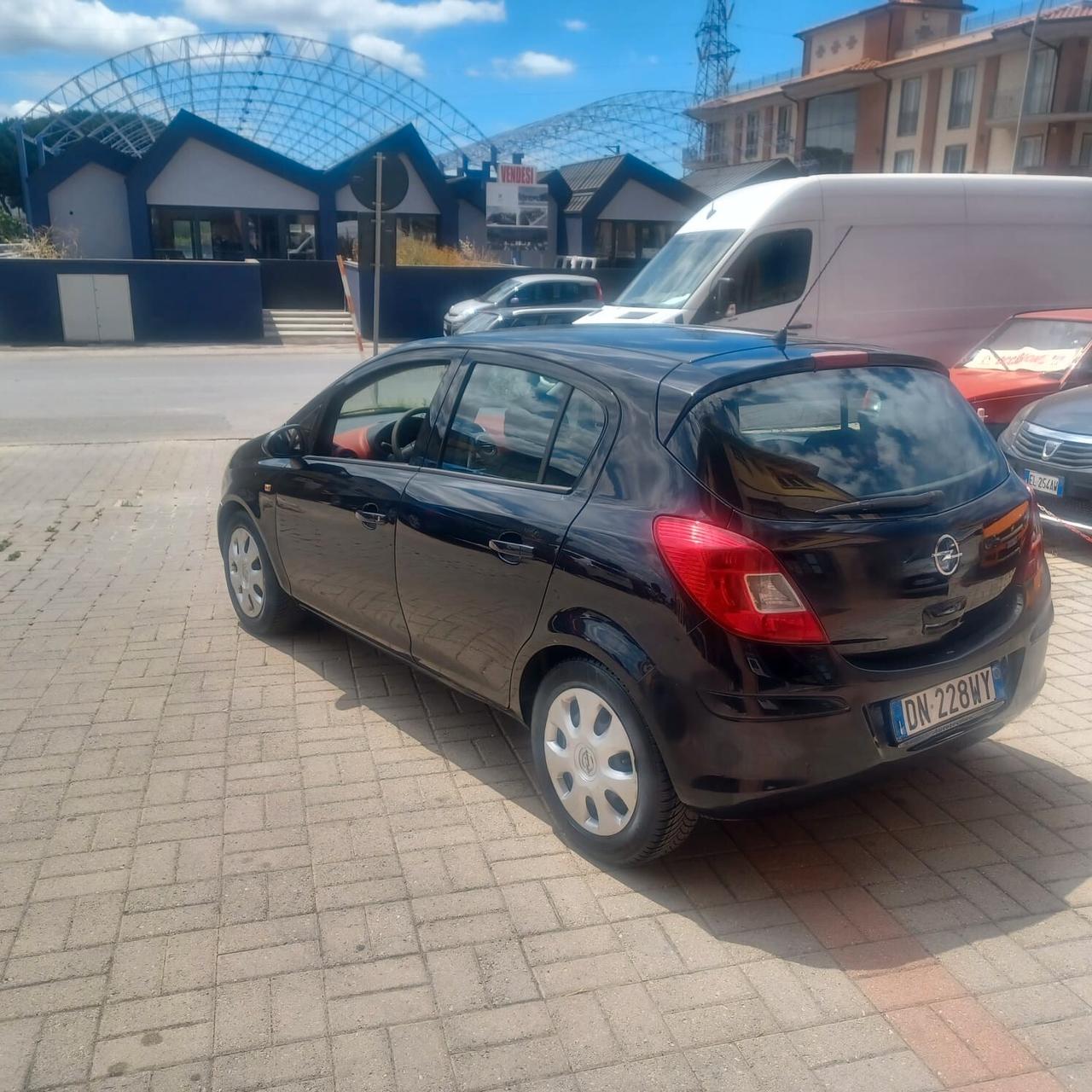 111.978KM CORSA 1.2 NEOPATENTATI BUONE CONDIZIONI
