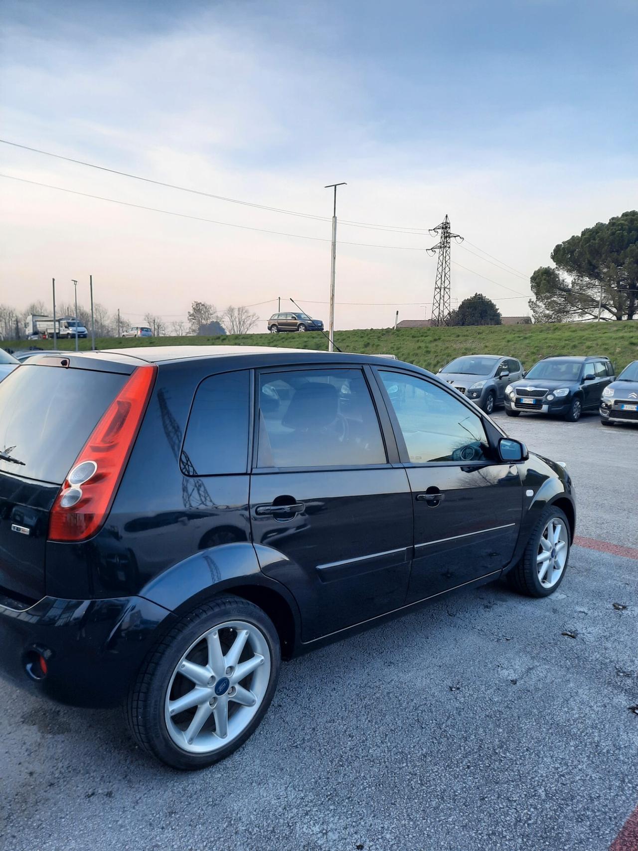 Ford Fiesta 1.4 TDCi 5p. Ghia UNICO.PRO