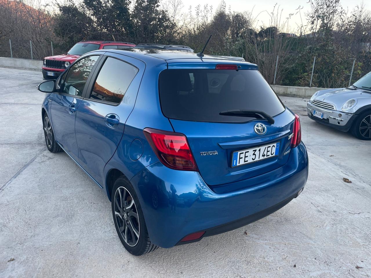 Toyota Yaris HYBRID PLATINUM EDITION