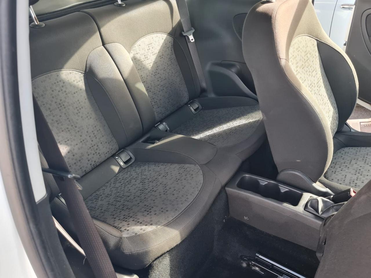 Opel Adam 1.2 70 CV White/Black Link