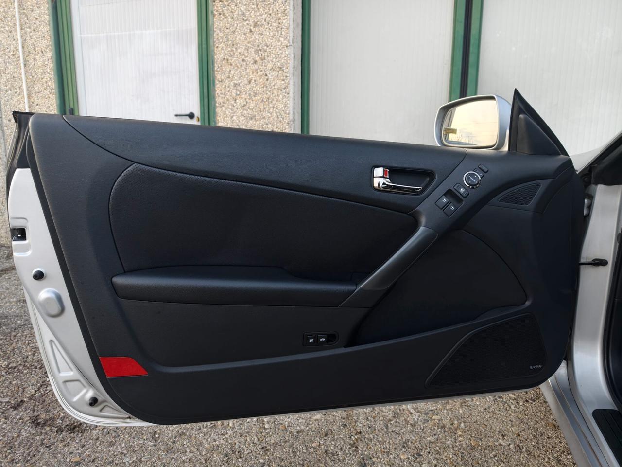 Hyundai Genesis TURBO UNIPRO STUPENDA 2012