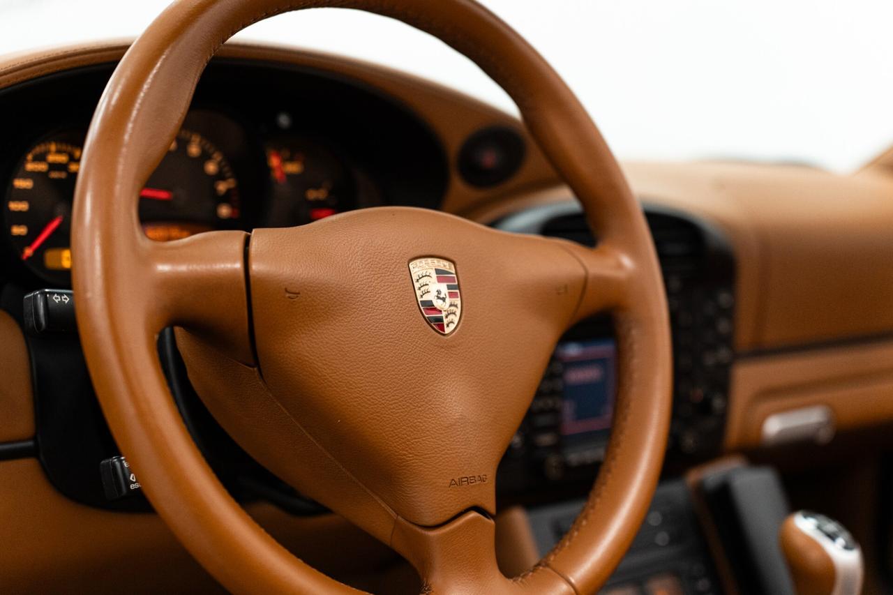 Porsche 911 996 Carrera cat Cabriolet