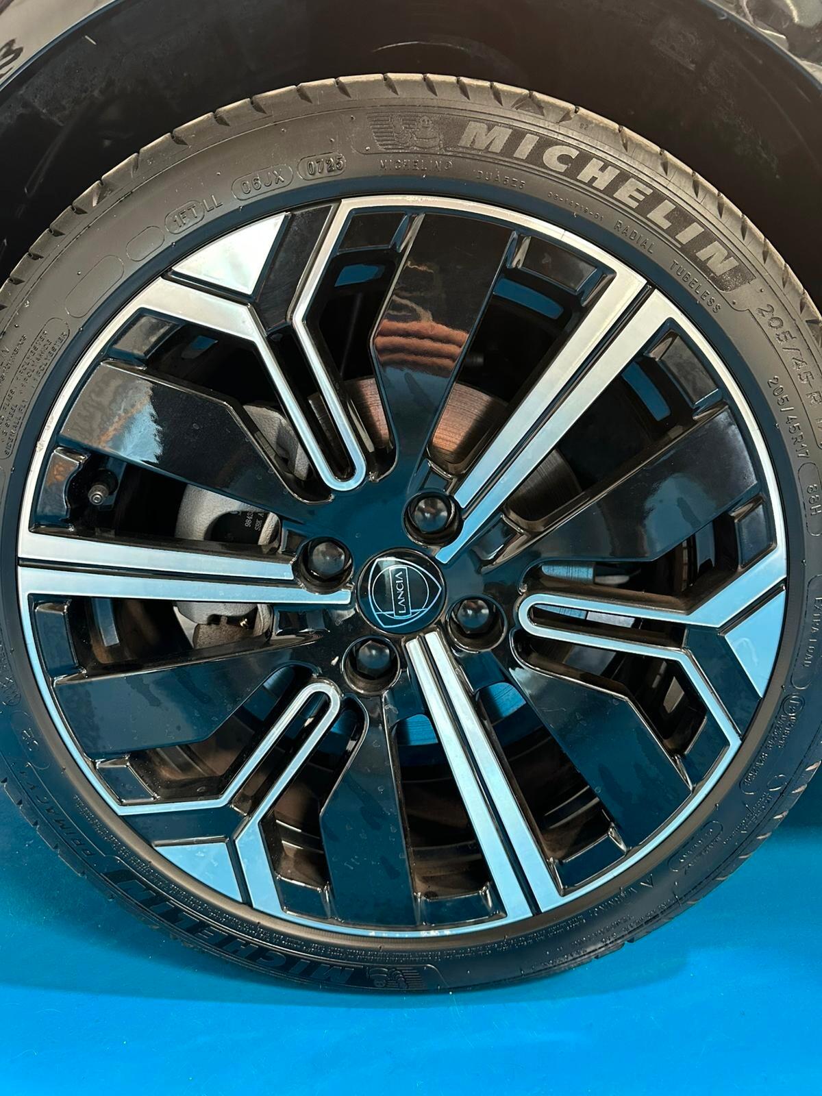 Lancia Ypsilon Hybrid e-DCT LX