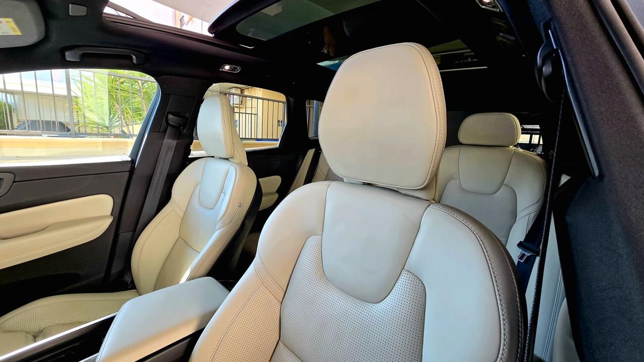 VOLVO XC60 B5 2.0 AWD ISCRIPTION MHEV 235cv STUPENDA