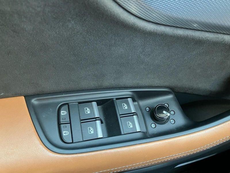 Audi Q8 RS TFSI V8 quattro tiptronic
