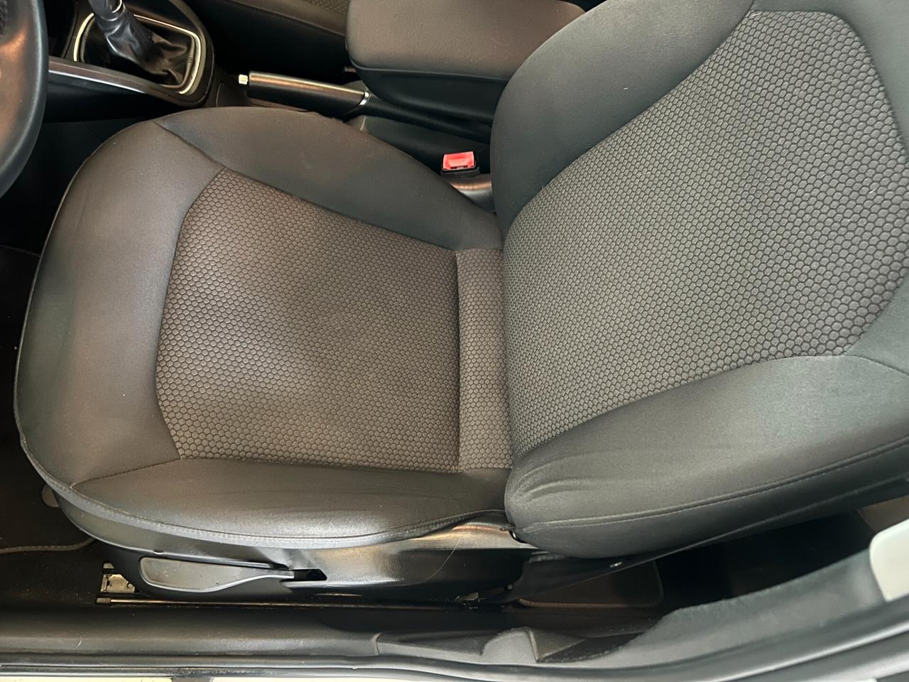 Audi A1 spb 1.6 tdi 90 cv S-LINE ESTERNO OK NEOPATENTATI